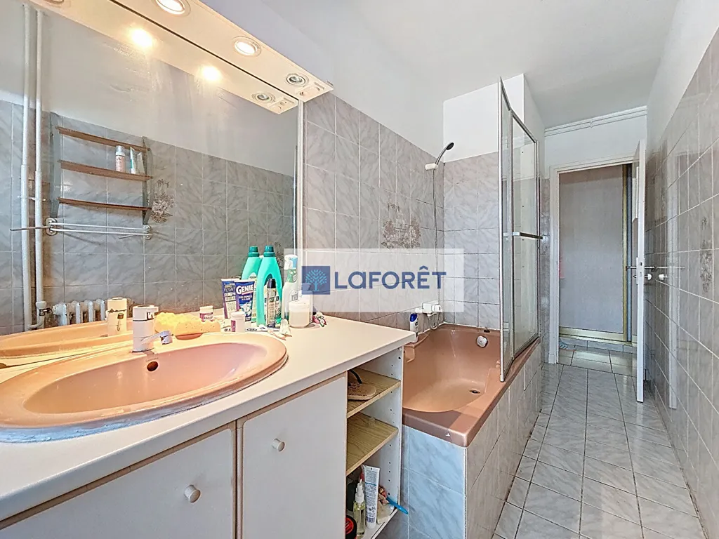 Vannitoad - Bright T5 Apartment with Private Parking in Brest