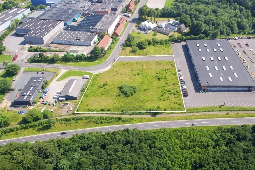 Vue aérienne - Commercial Plot with High Traffic in Ring Nord