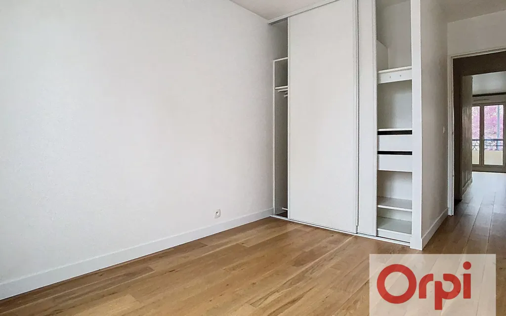 Pièces - Appartement Traversant avec Balcon à Issy-les-Moulineaux