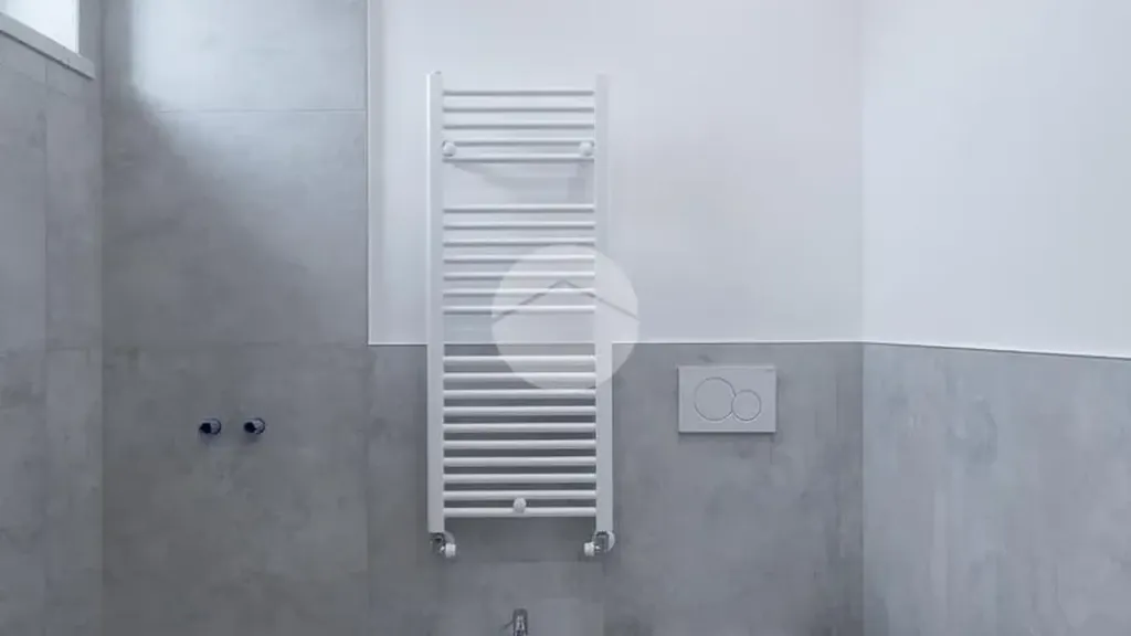 Bagni - Rustic-Style Flat with Balcony in Chieri