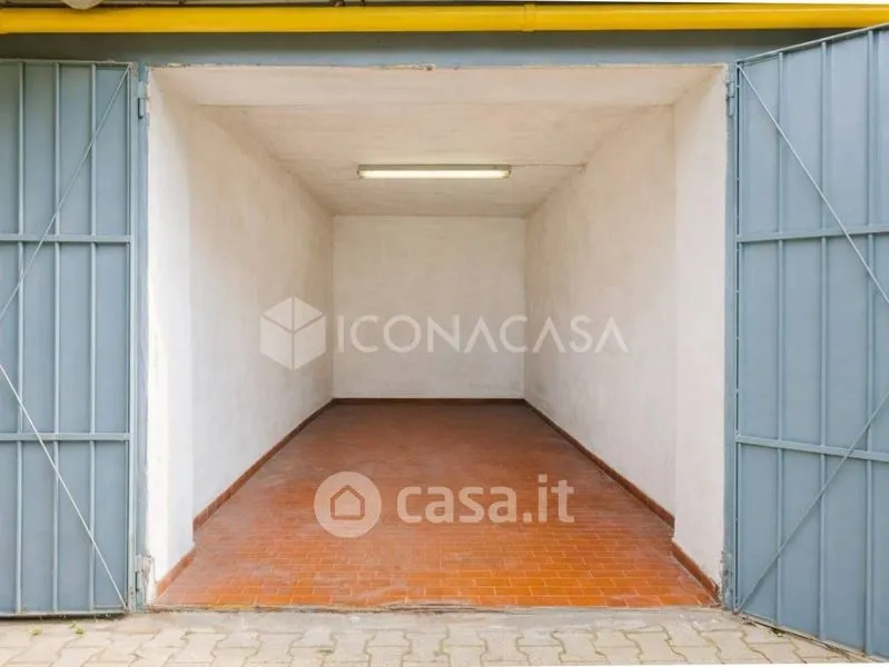 Garage - Trilocale with Balcony in Bologna