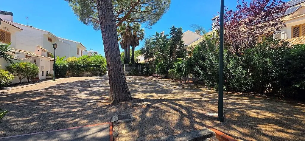 Semi-Detached House with Pool in Rocafort