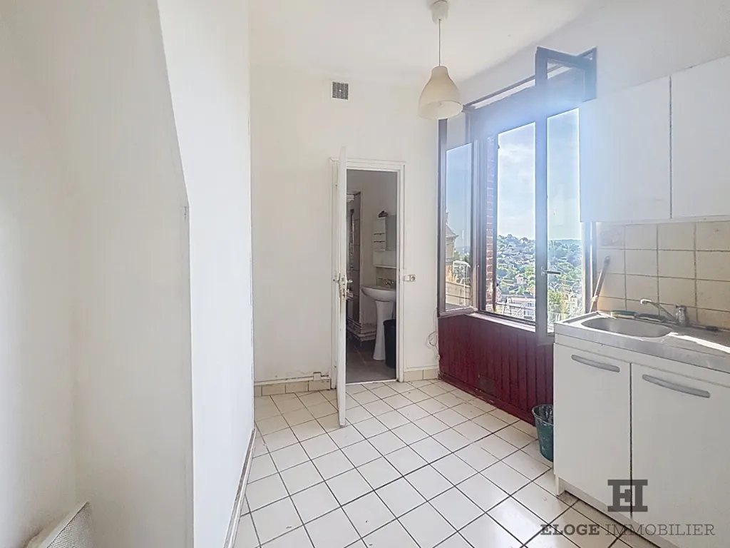Cucina - T1 Flat with Potential in Rouen