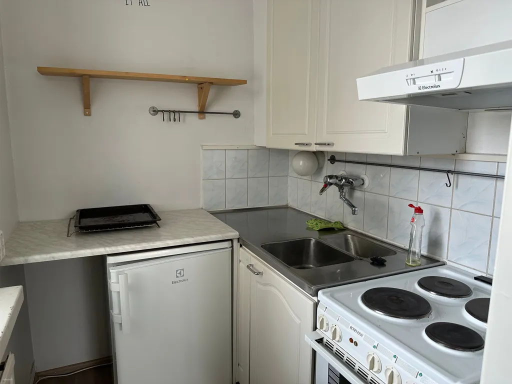Kitchen - Studio Flat in Central Kemi