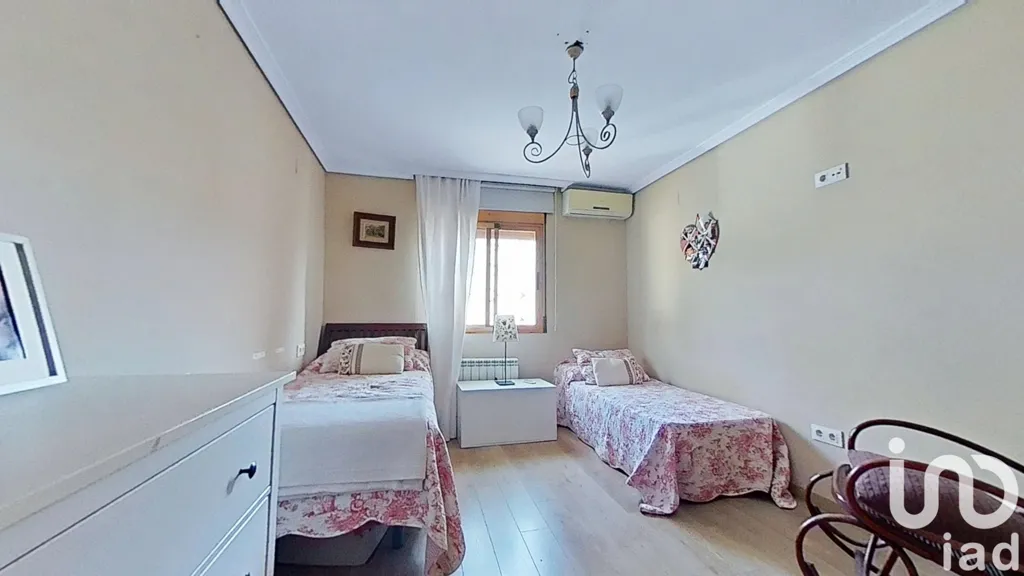 Magamistoad - Semi-Detached House with Solar Panels in Benicasim