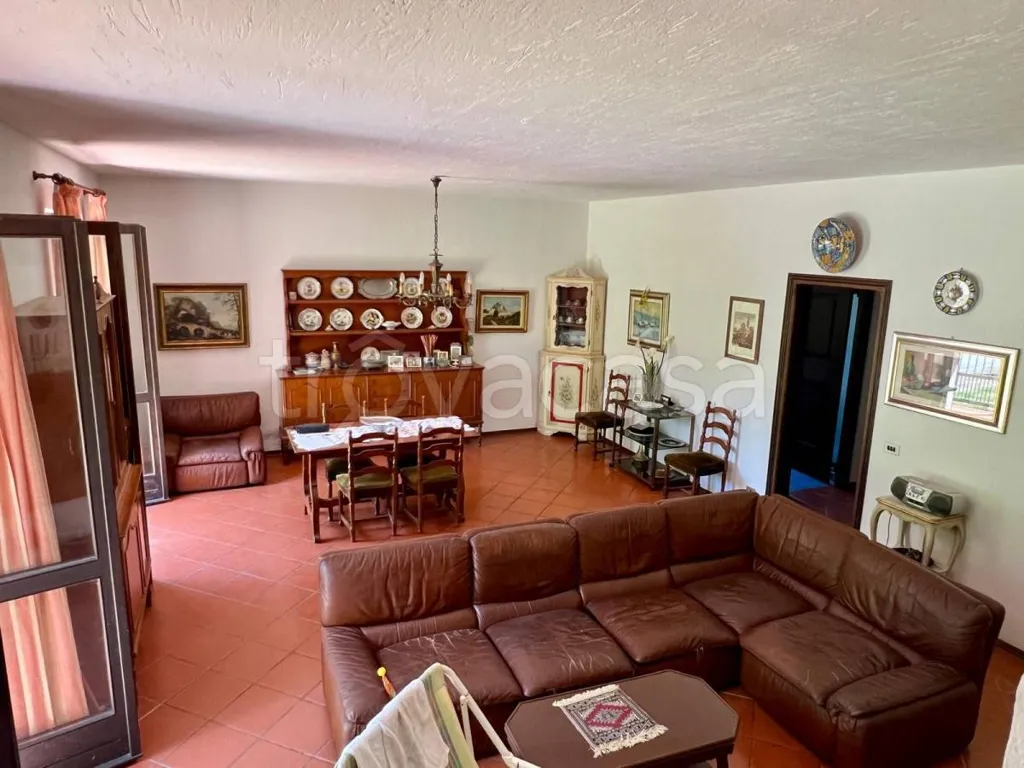 Séjour - Villa with Private Garden in Sommariva Perno