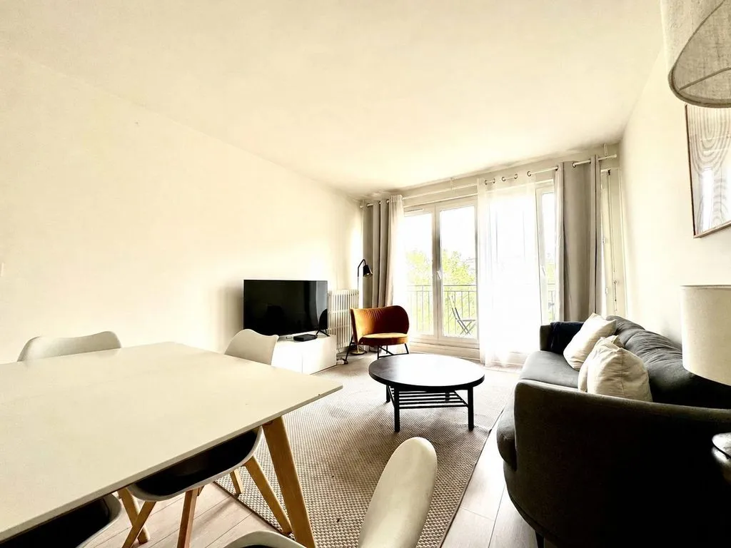 Elutuba - Luxury 3-Bed Flat with Balcony in Paris