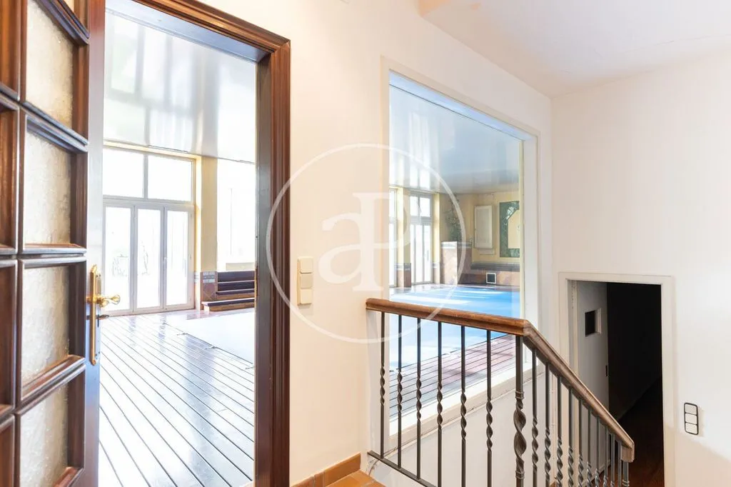 Pièces - Luxury Villa with Pool in Sabadell