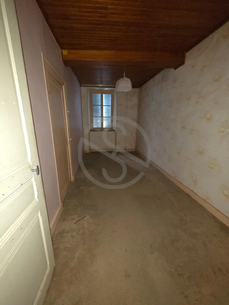 Pièces - Maison de 9 Pièces avec Jardin au Centre de Viriville