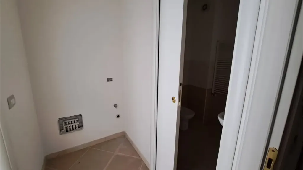 Vannitoad - Modern Apartment with Balcony in Aulla