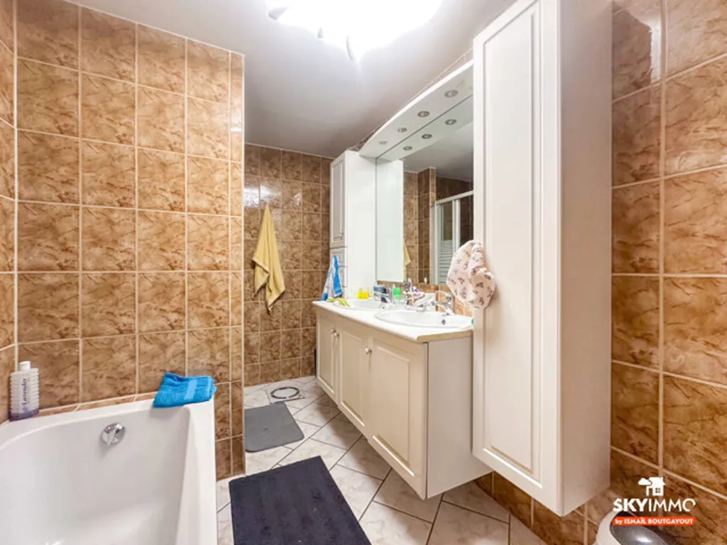 Vannitoad - Spacious 3-Bedroom Apartment in Juprelle