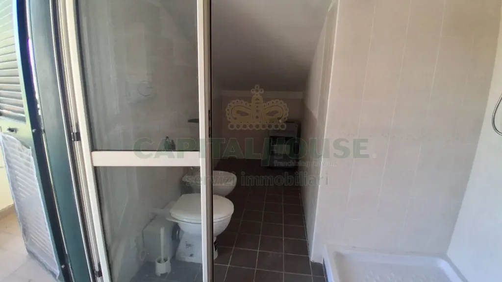 Salles de bain - Mansarded Apartment with Balcony in Vitulazio