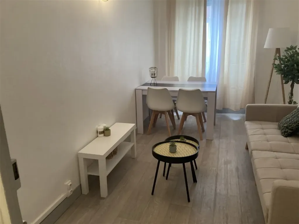 Séjour - Appartement Meublé Rez-de-Chaussée à Lisieux