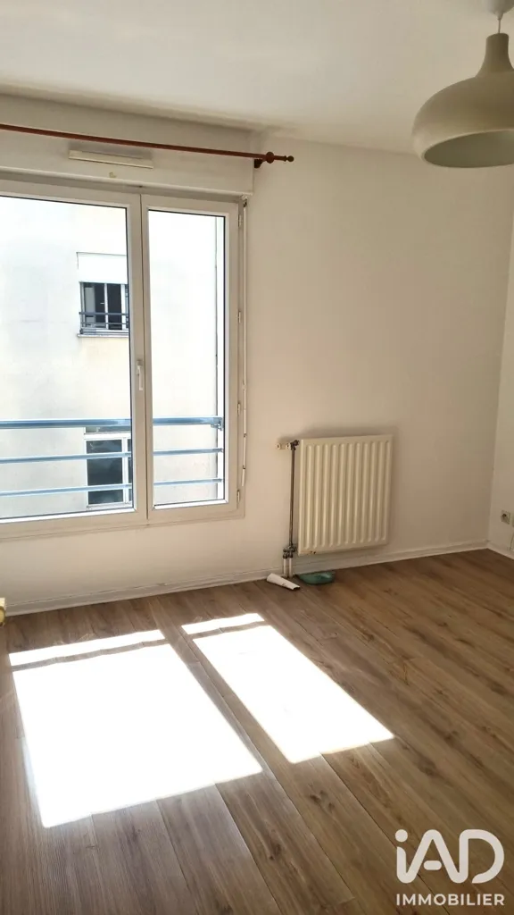 3-Bedroom Apartment with Balcony in Compiègne