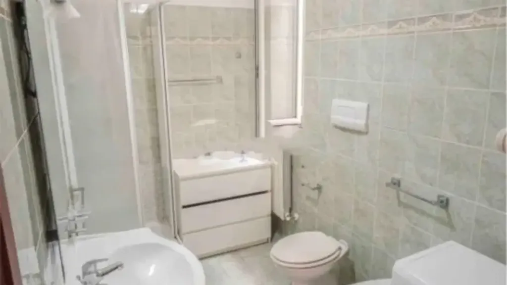 Salles de bain - Modernised Two-Bedroom Flat with Garden in Rome