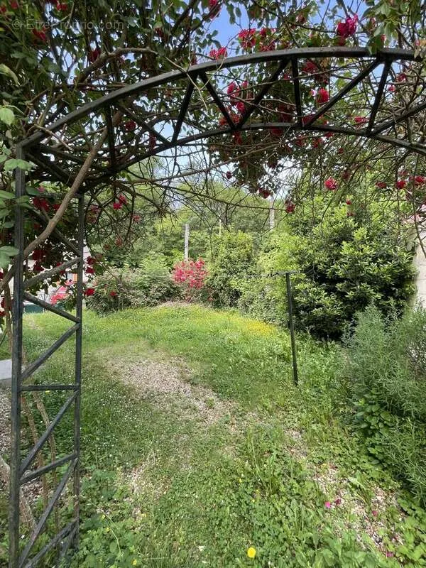 Aed - Semi-Detached House with Garden in Guise