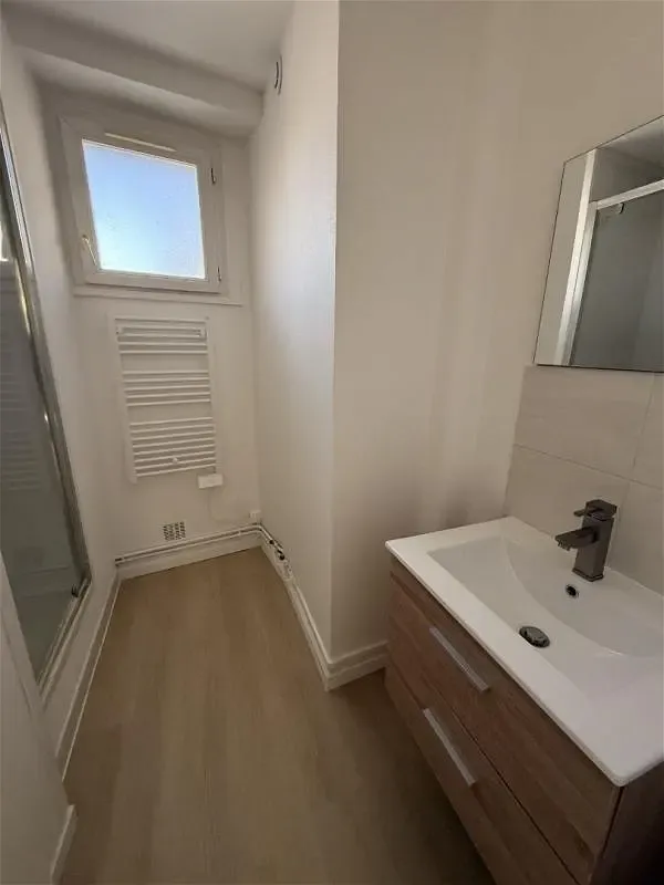 Salles de bain - Studio Lumineux avec Terrasse à Vaulnaveys-le-Haut