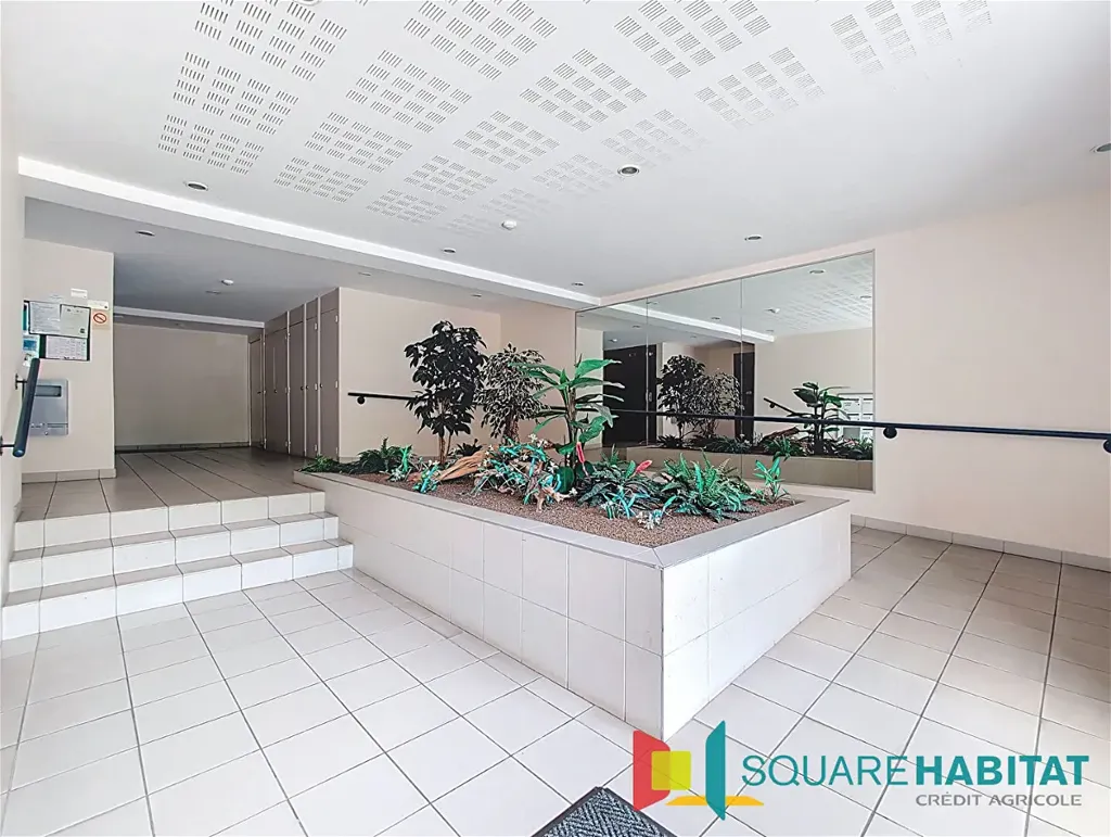 3-Bed Apartment with South-Facing Balcony in Angers