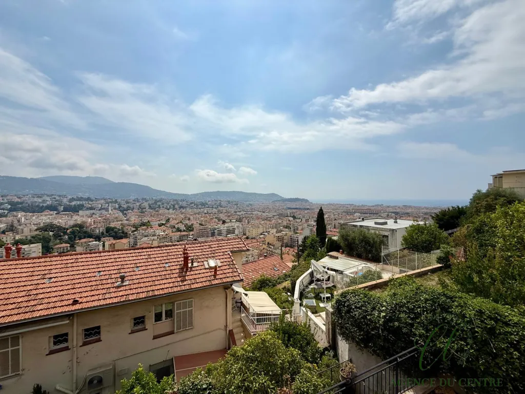 House with Sea View and Garden in Nice
