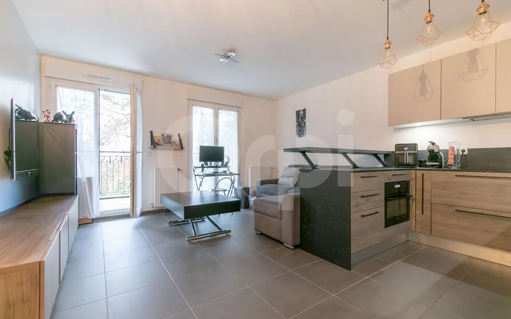 Cuisine - Appartement T2 avec Balcon au Centre de Villecresnes