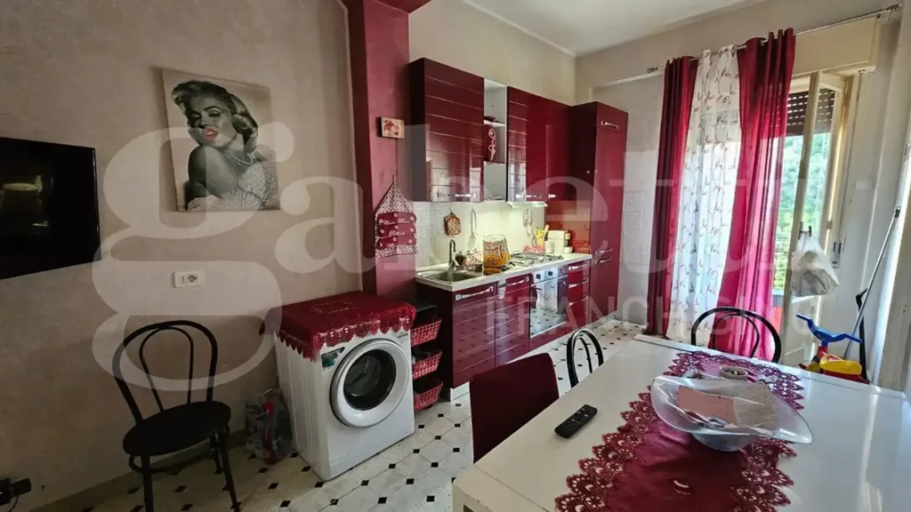 Söögituba - Three-Bedroom Apartment with Balcony in Messina