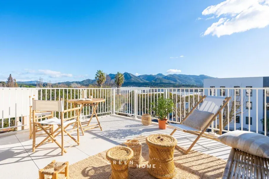 Rõdu - 5-Piece Apartment with Terrace in Aubagne