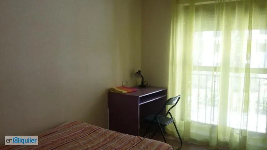 Chambres - Student-Friendly Flat with Balcony in City Centre