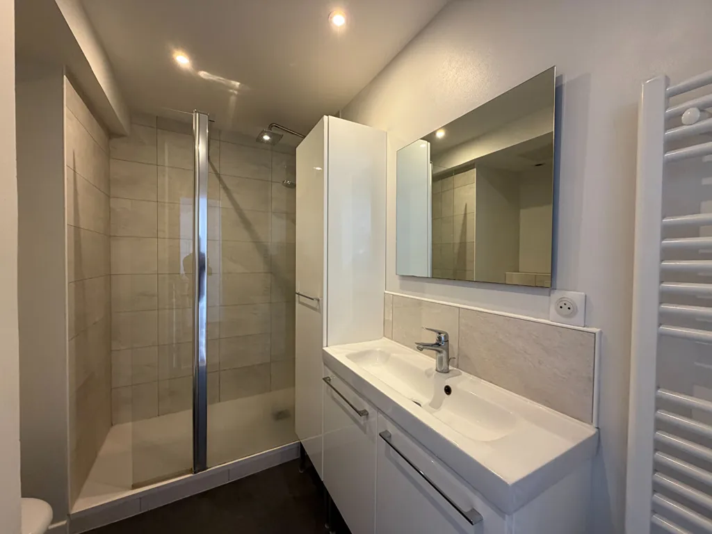 Salles de bain - Appartement 3 Pièces avec Vue Ouest à Rennes