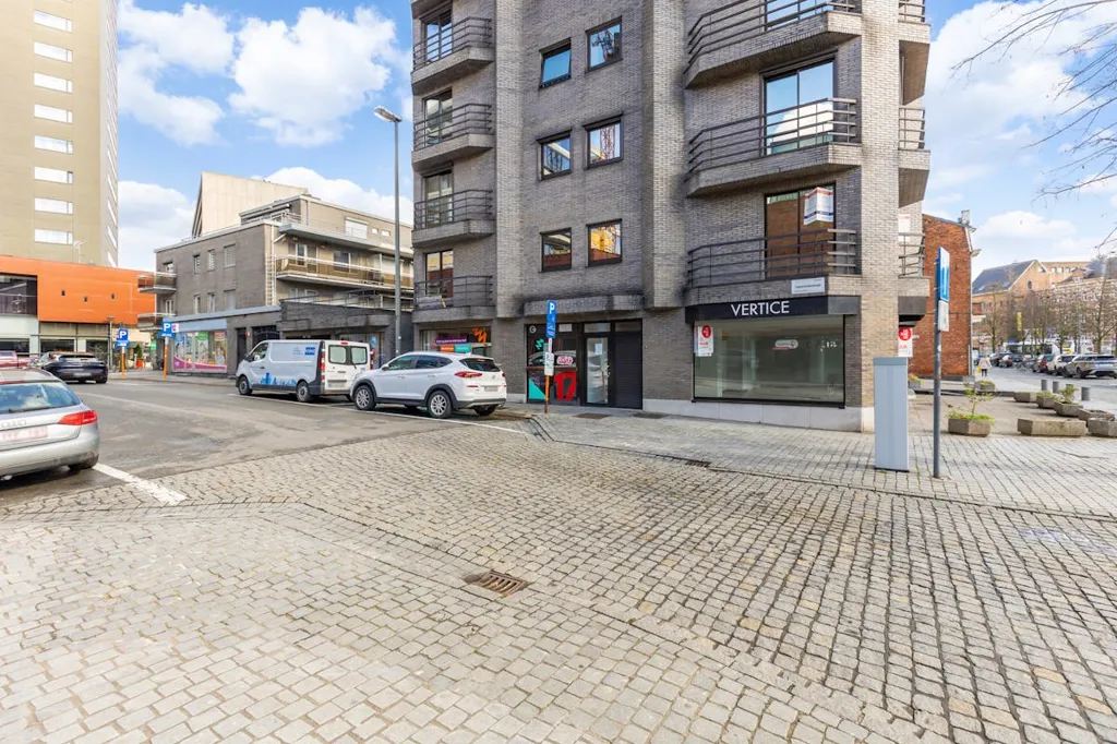 Extérieur - Local Commercial Centré à Hasselt