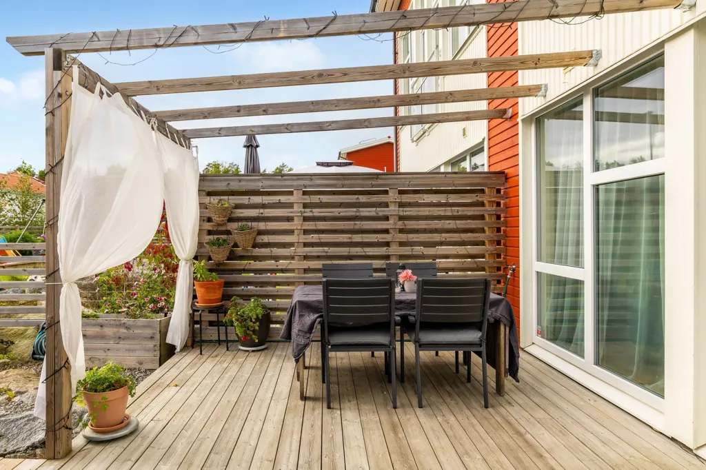 Terrass - Duplex with Balcony in Viby Äng, Bålsta