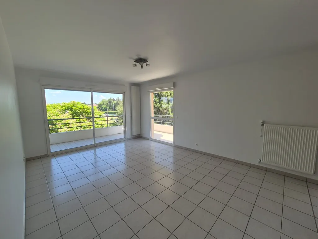Séjour - Appartement 3 Pièces avec Grande Terrasse à Mon Idée
