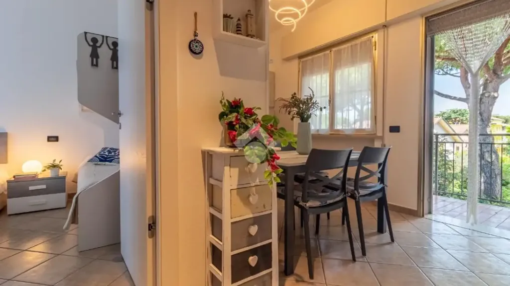 Dining Room - Trilocale with Sea View in Pinarella