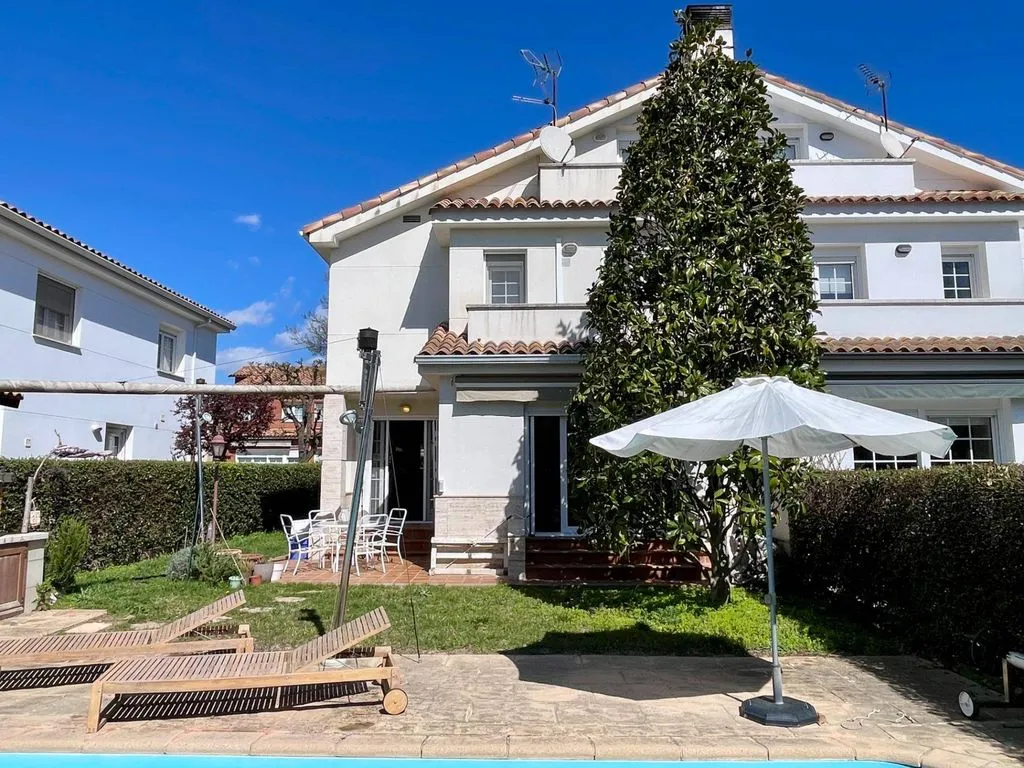 Bassein - Chalet with Pool and Terrace in Cucut