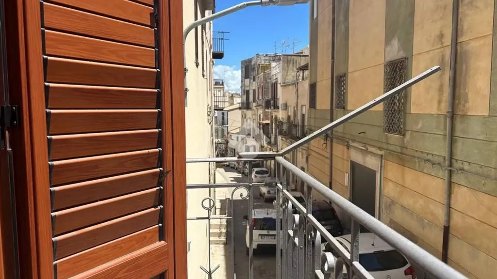 Rõdu - Independent House with Balconies in Alcamo