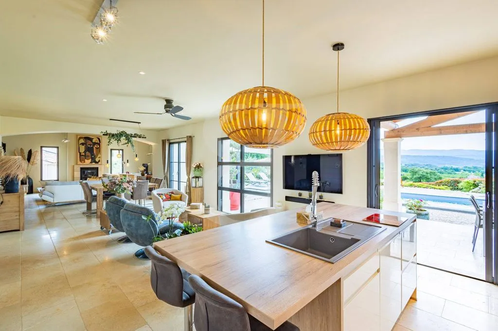 Cuisine - Maison Luxueuse avec Vue Sud à Ménerbes