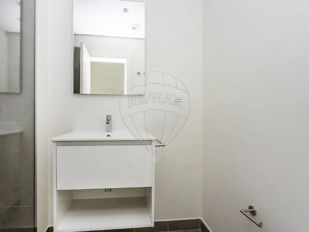 Vannitoad - New 4-Bedroom Flat with River Views in Miraflores