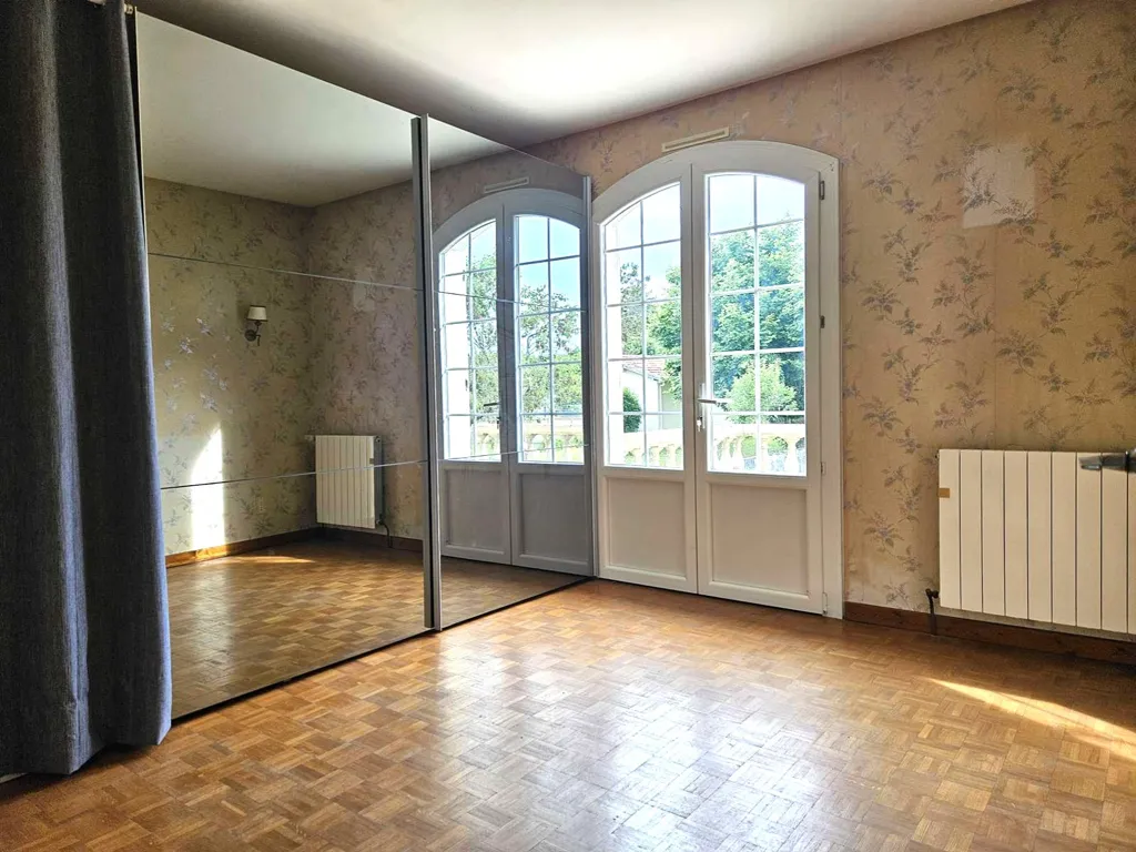 Chambres - Villa Élégante avec Sous-Sol à Lavardac
