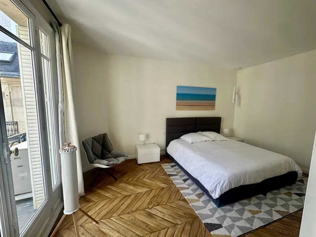 Chambres - Appartement Meublé avec Balcon à Paris 8ᵉ