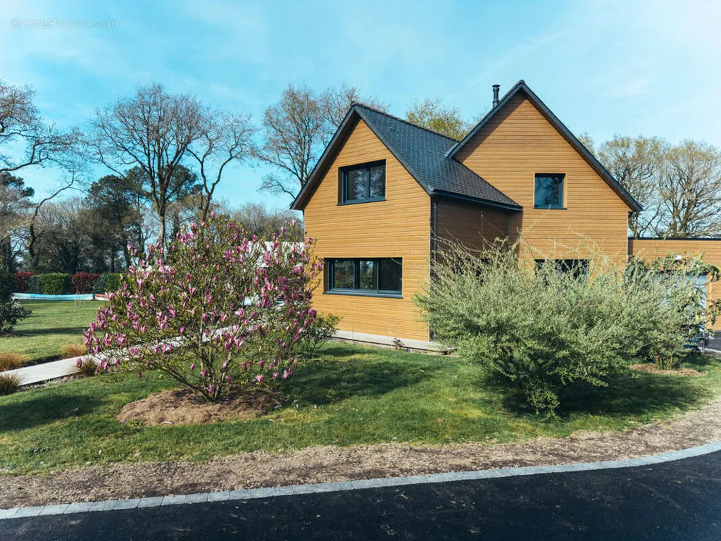 Välivaade - Contemporary House with Pool in Baud