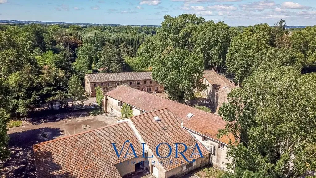Õhuvaade - Luxury Hotel with Extensive Land in Nîmes