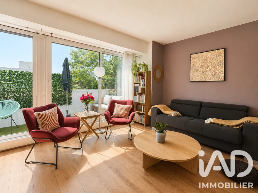 Séjour - Appartement 3 Pièces avec Balcon à Garches