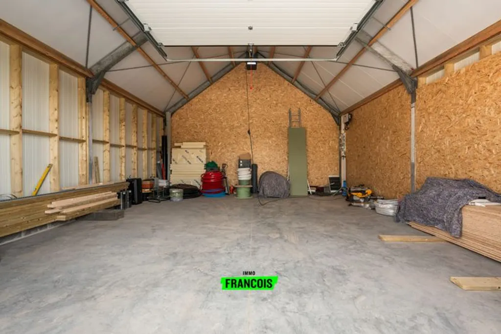 Garage - Maison Rénovée avec Lods au Centre de Scheldewindeke