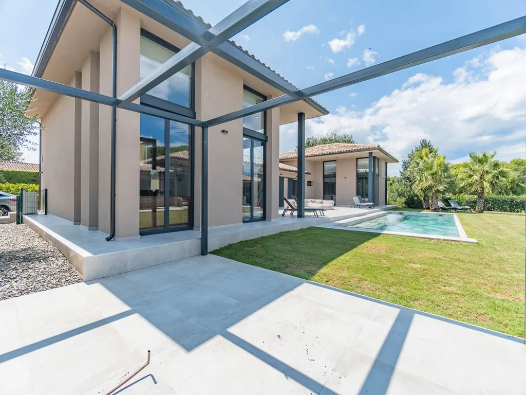 Terrass - Dual Villa with Pool in Torremirona Golf