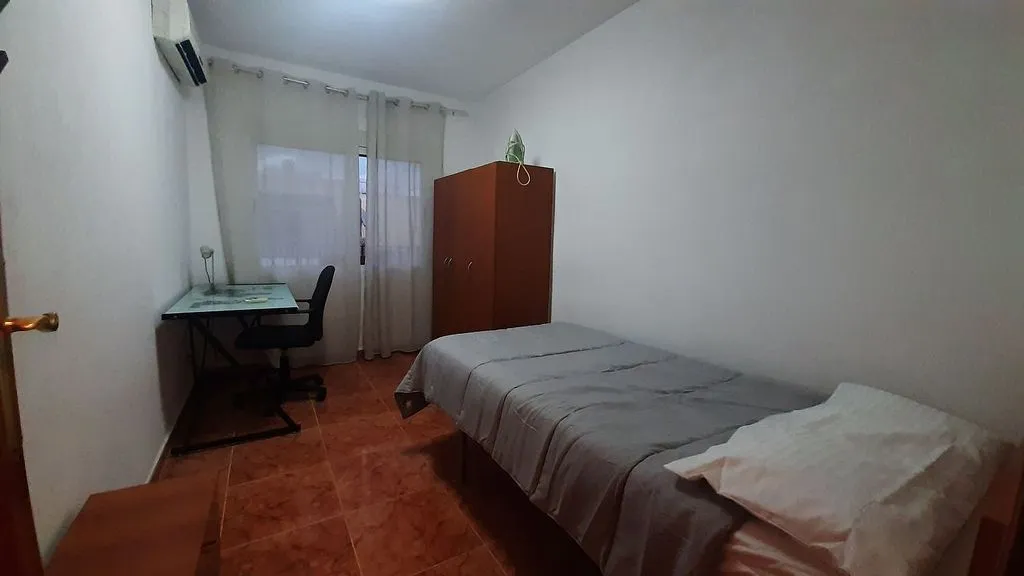 Chambres - Furnished Flat with Balcony in Zaidín
