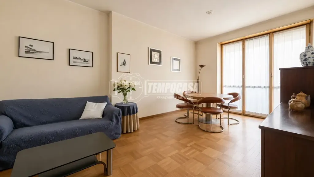 Elutuba - Triplex with Two Entrances in Milan