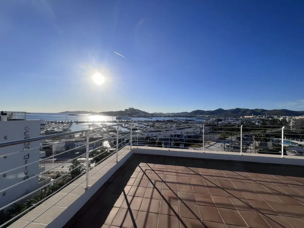 Terrasse - Penthouse with Private Solarium on Seafront Promenade