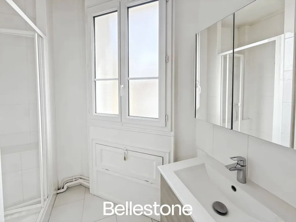 Vannitoad - 1 Bedroom Apartment with City View in Boulogne-Billancourt