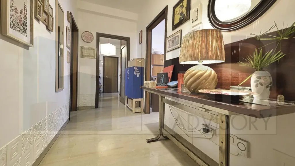 Entrée - Spacious Trilocale with Balcony in Milan