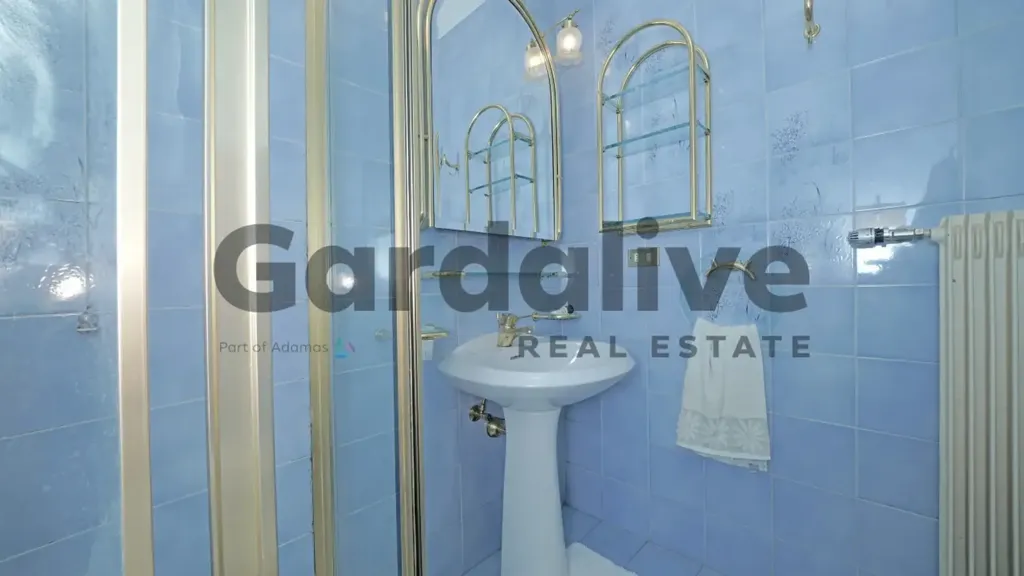 Salles de bain - Quadrilocale with Lake View in Sirmione