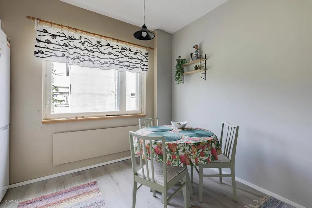 Sala da pranzo - Modern Flat with Balcony in Mersea Location